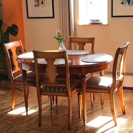 Grosse Mit Terrasse Lägenhet